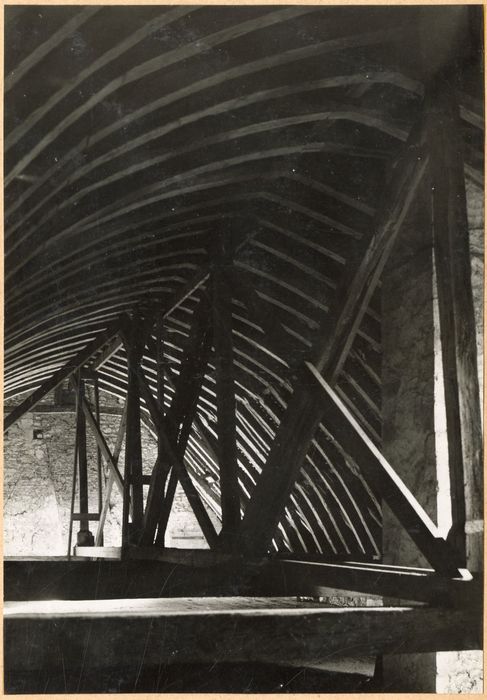 bâtiment monastique, vue partielle de la charpente