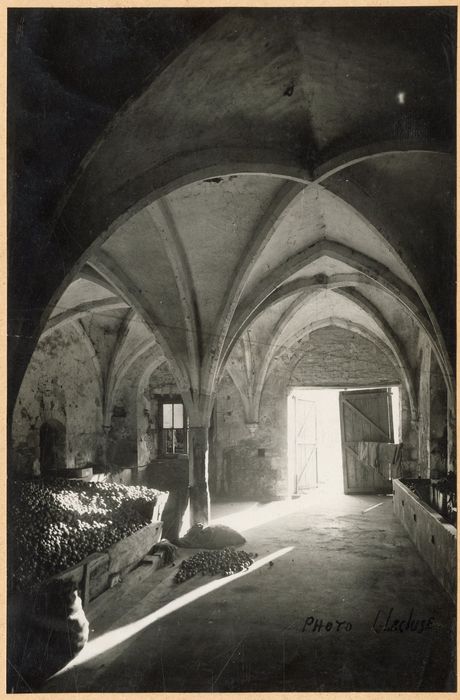 bâtiment monastique, une des salles du rez-de-chaussée, vue partielle