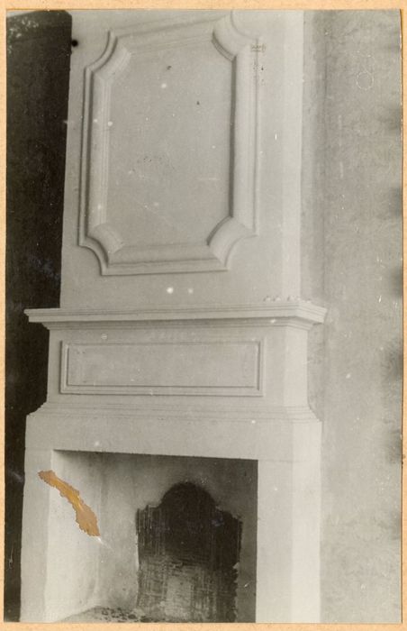 bâtiment monastique, détail d’une cheminée