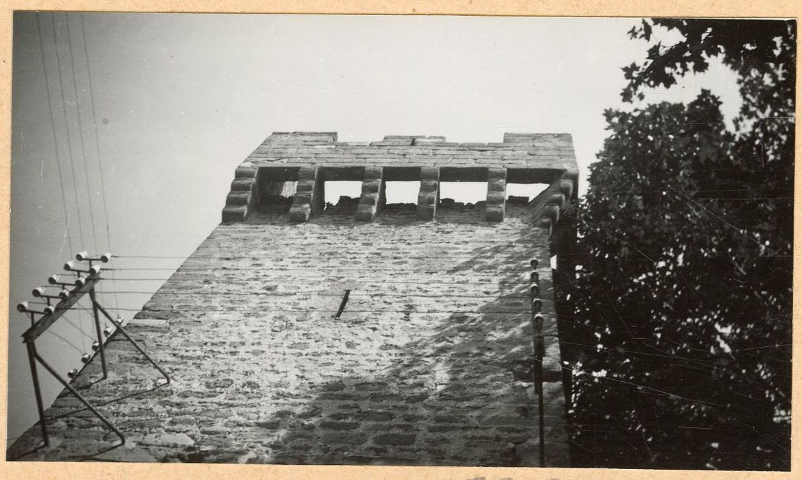 vue partielle de la tour