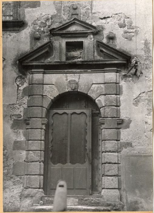 façade sur rue, porte d’accès