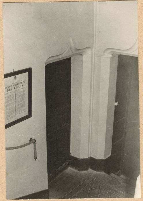 escalier à vis,  portes pallières