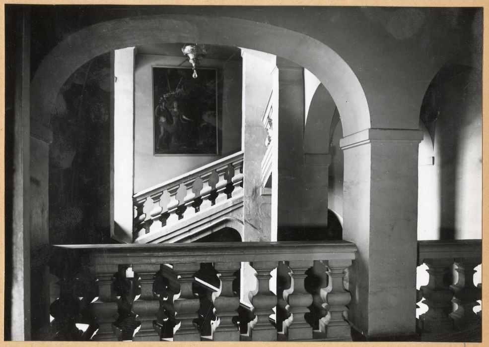 escalier monumental, vue partielle