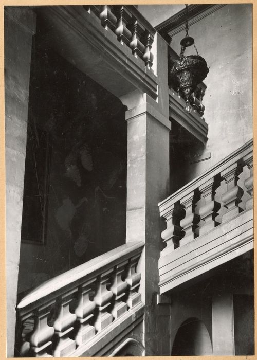 escalier monumental, vue partielle