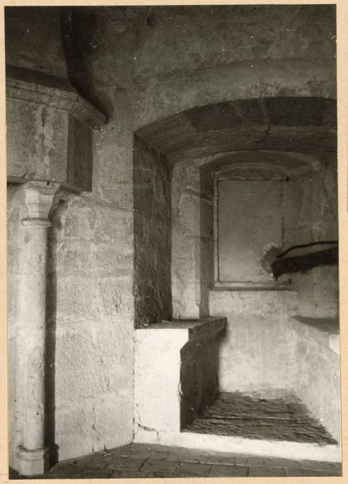 pièce non localisée, ancienne baie murée