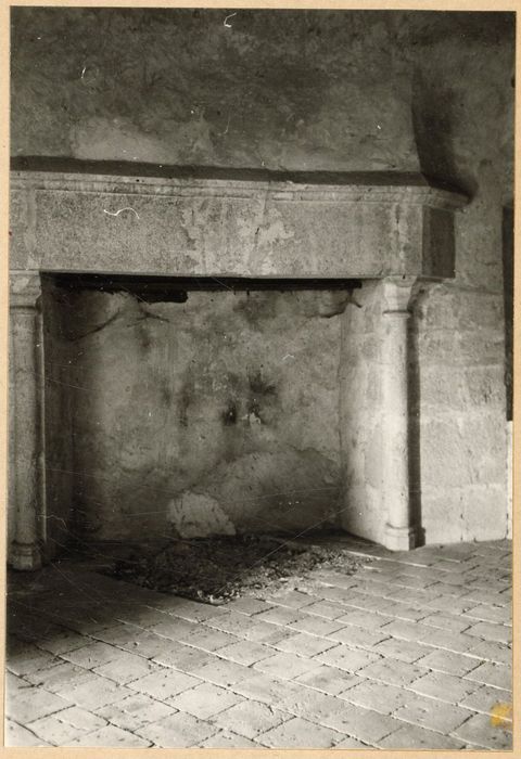 pièce non localisée, cheminée monumentale