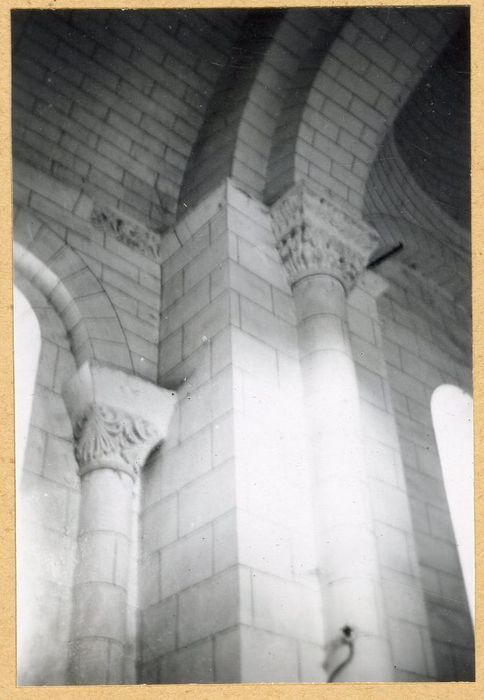 détail de deux chapiteaux sculptés