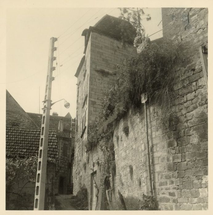 façade sur rue, vue partielle