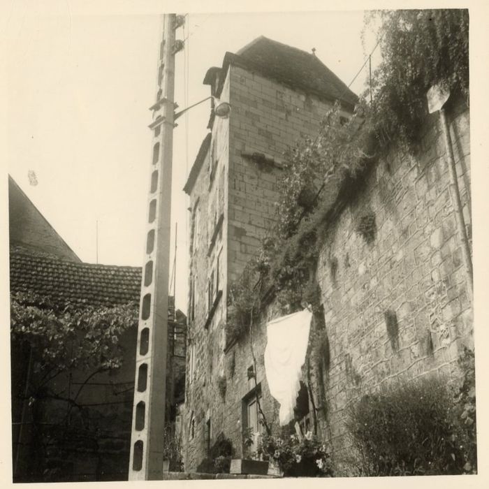 façade sur rue, vue partielle