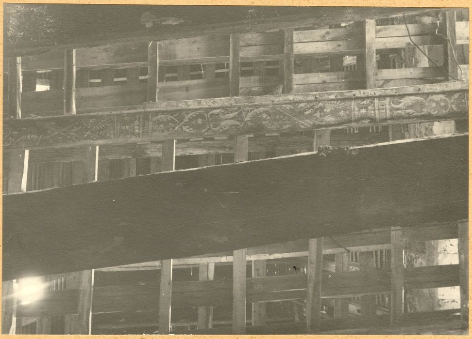 pièce non localisée, vestiges d’un plafond à la française