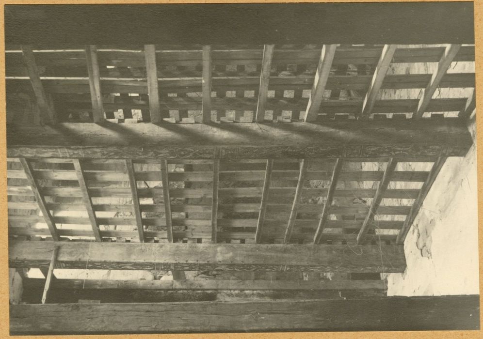 pièce non localisée, vestiges d’un plafond à la française