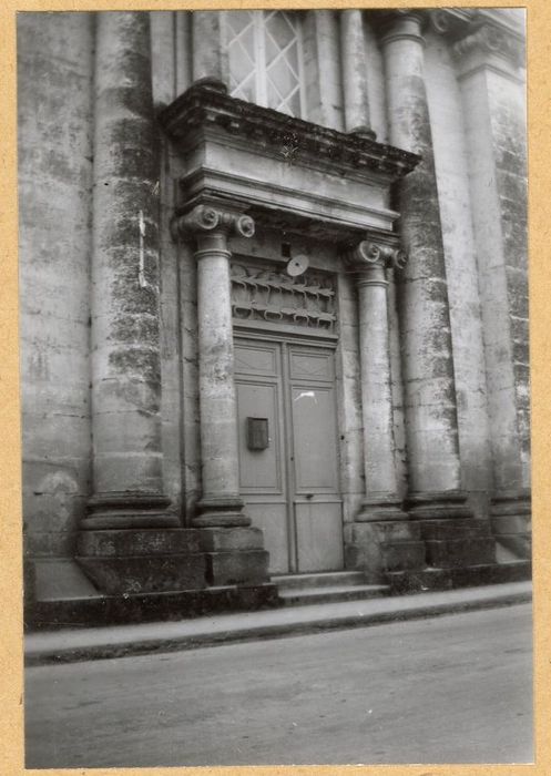 façade sud, porte d’accès