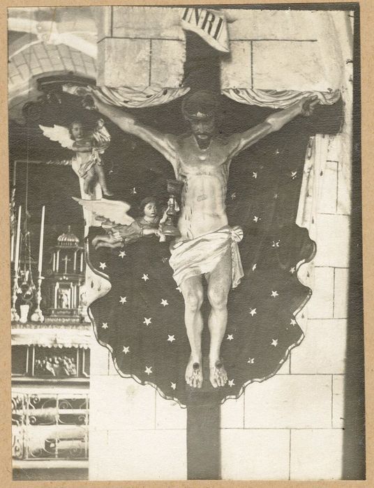 statues : Christ en croix, anges
