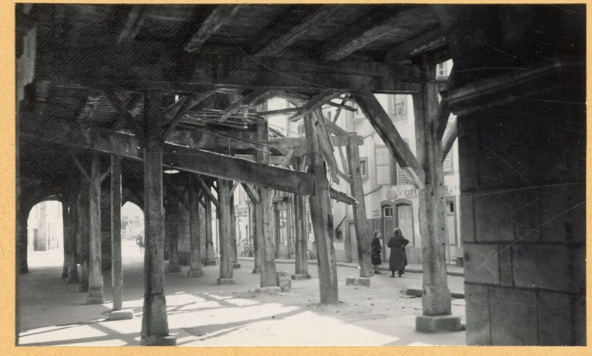 vue partielle de la halle