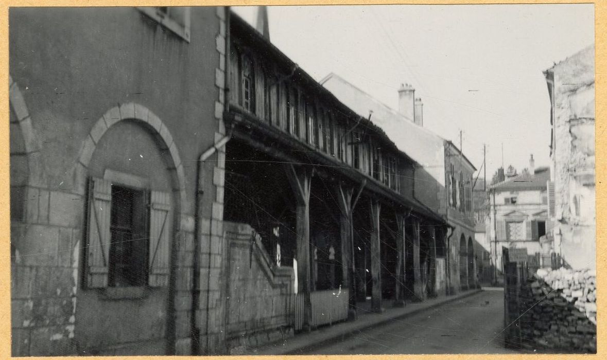 vue partielle de la halle