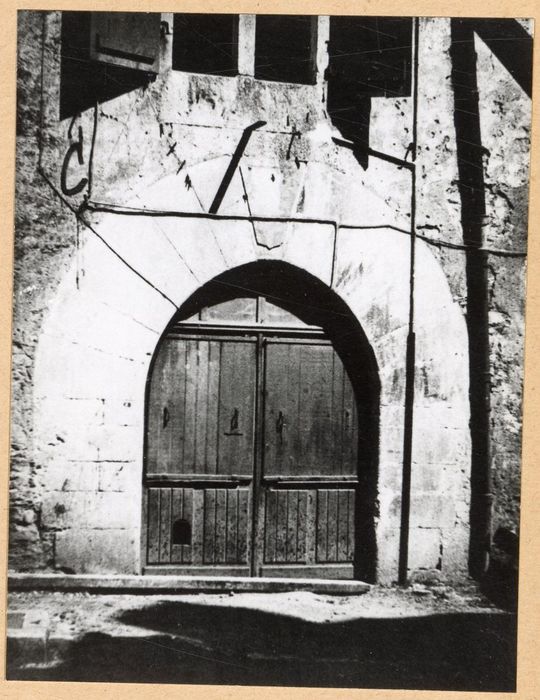 porte d’accès sur rue