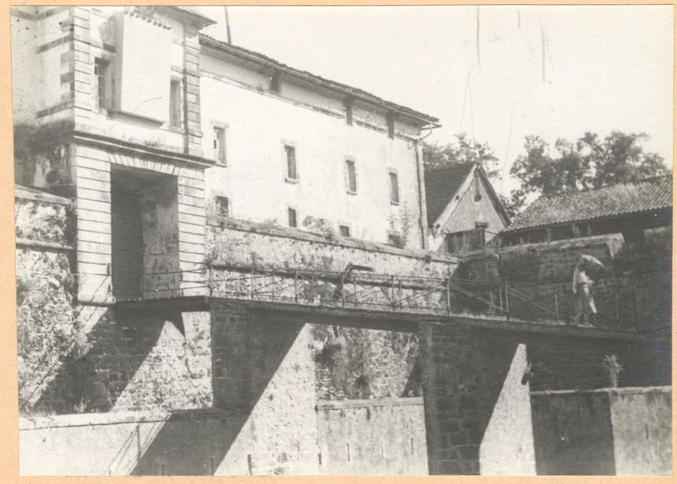 façade nord-ouest, vue partielle