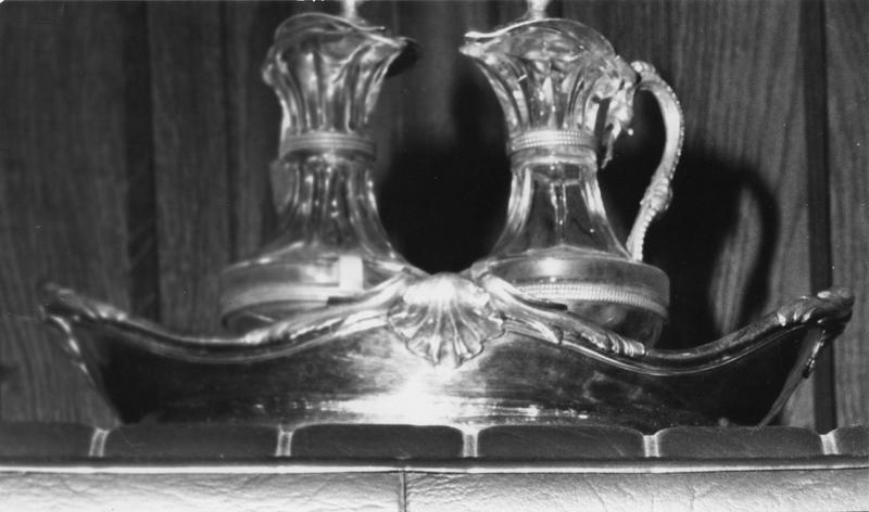 plateau à burettes - © Ministère de la Culture (France), Médiathèque du patrimoine et de la photographie (objets mobiliers), tous droits réservés