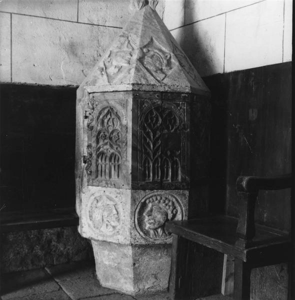 fonts baptismaux - © Ministère de la Culture (France), Médiathèque du patrimoine et de la photographie (objets mobiliers), tous droits réservés