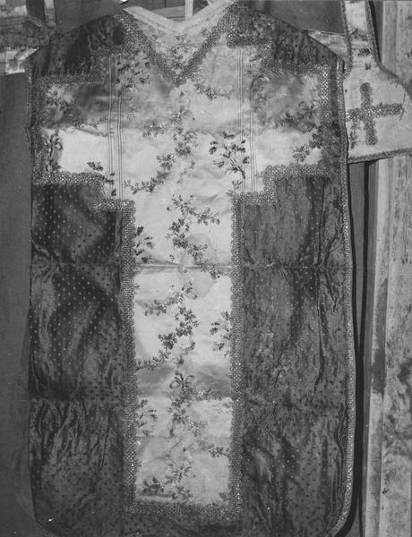 chasuble, à motifs fleuris