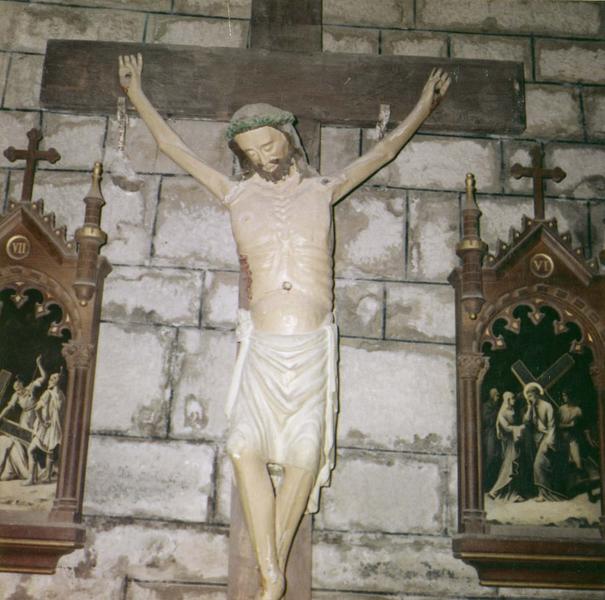 statue : Christ en croix