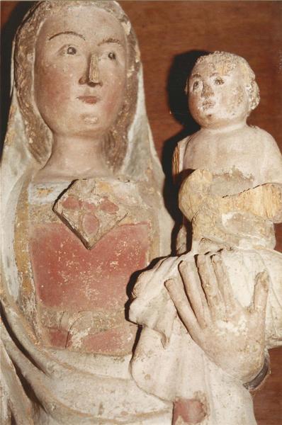 statue : Vierge à l'Enfant, détail de la partie supérieure - © Ministère de la Culture (France), Médiathèque du patrimoine et de la photographie (objets mobiliers), tous droits réservés