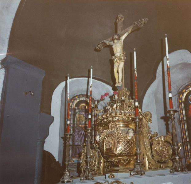 autel, tabernacle, statue (maître-autel) : Christ en croix