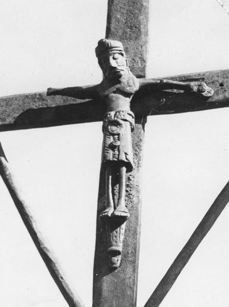 statue style roman : Christ en croix