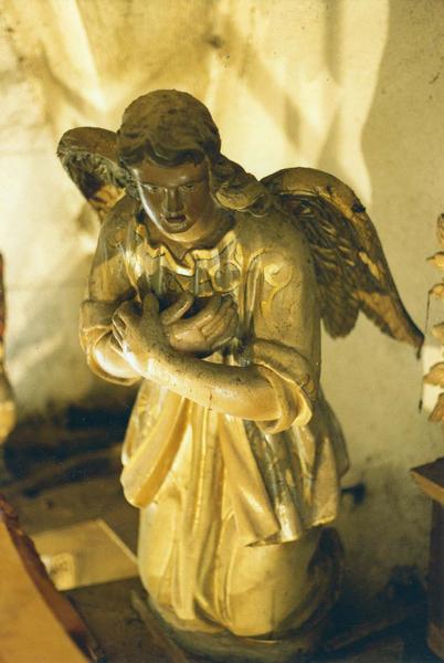 retable, tabernacle du maître-autel, un statuette d'ange