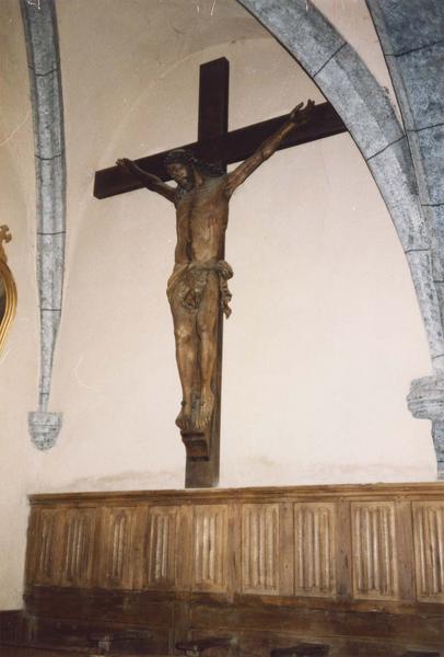 statue : Christ en croix