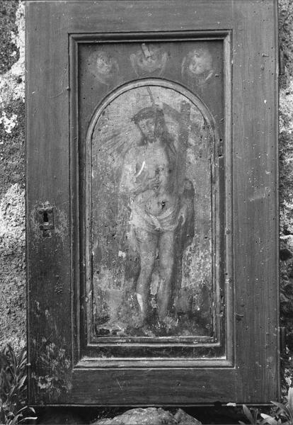 meuble de sacristie, le Christ tenant la croix