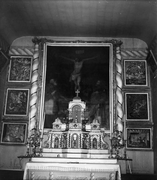 tableau : Christ en croix, tabernacle à ailes, six panneaux peints : (bas-reliefs) le ciel, le purgatoire, la mort du Juste, la résurrection des corps, l'enfer, la mort du pêcheur