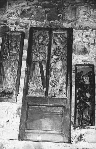 bas-reliefs : anges portant les instruments de la passion - © Ministère de la Culture (France), Médiathèque du patrimoine et de la photographie (objets mobiliers), tous droits réservés