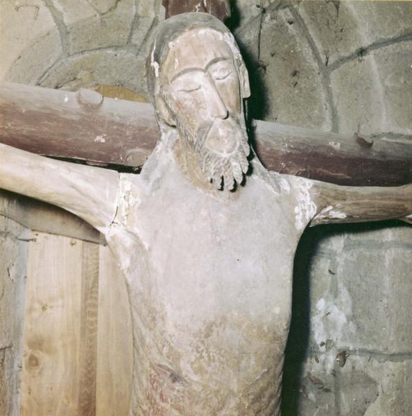 statue : Christ en croix, détail