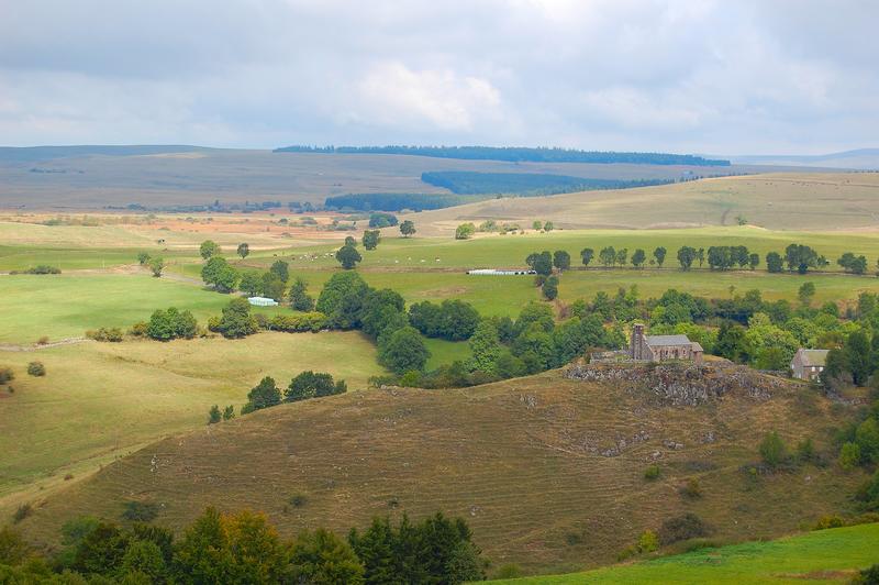 vue générale de l'église dans son environnement