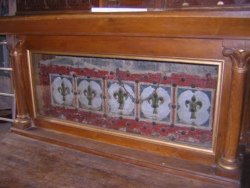 coffre de bois peint, dit sarcophage de saint Mary