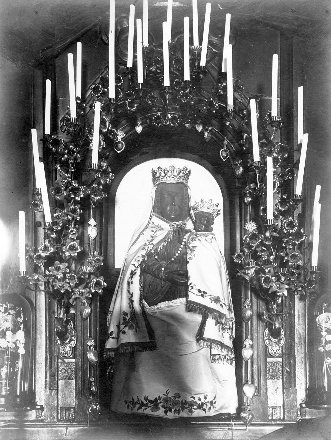 statue : Vierge à l'Enfant, vue générale