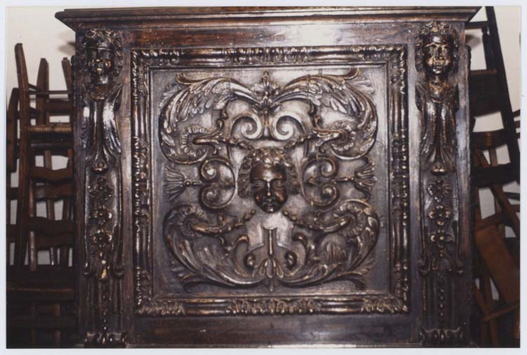 lutrin (aigle-lutrin) à armoire, détail