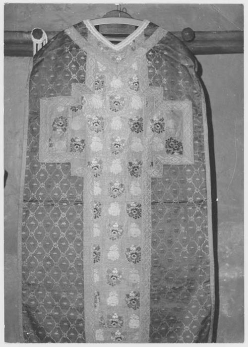 Ornement liturgique : chasuble, étole et voile de calice