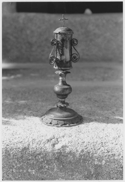 Reliquaire-monstrance cylindrique