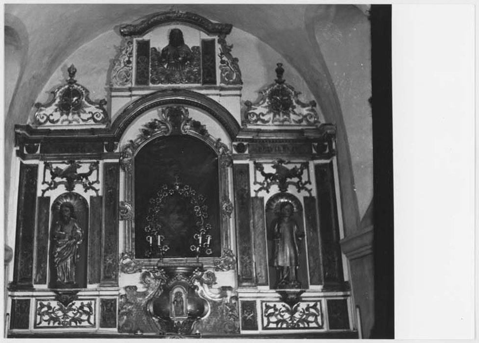 retable du maître-autel et ses deux statues : Saint Paul et Saint Étienne