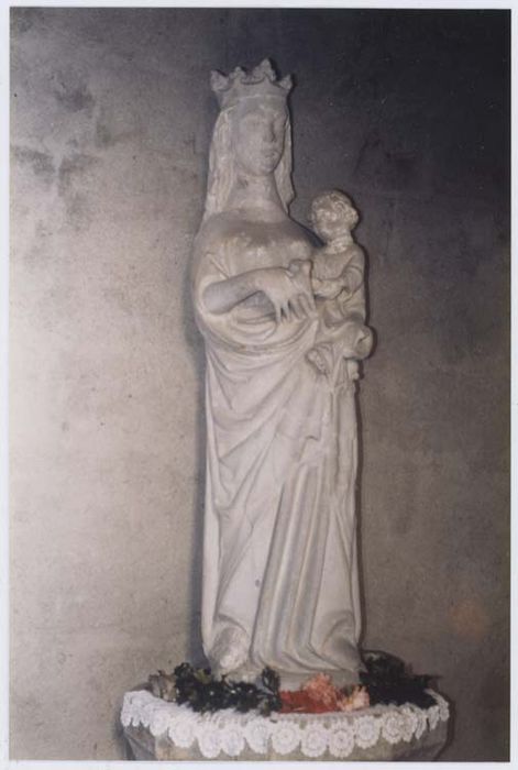 statue : Vierge à l'Enfant