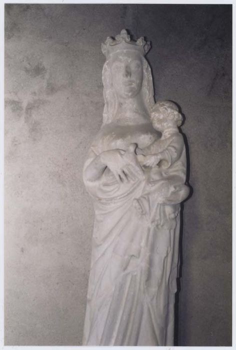 statue : Vierge à l'Enfant