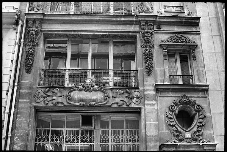 Façade ornée de mascarons