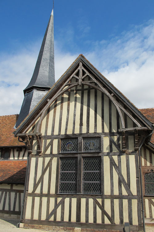 Façade sud ; pan de bois ; menuiserie de fenêtre