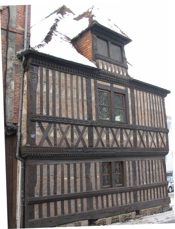 Façade sur rue ; pan de bois