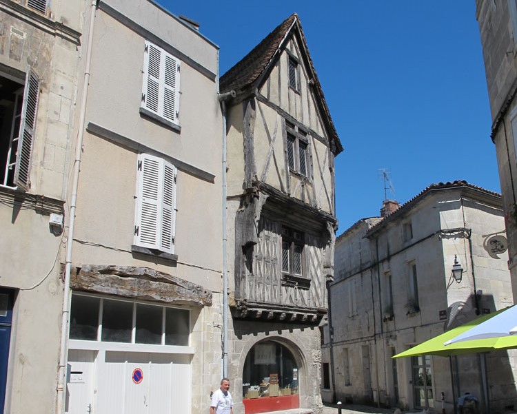 Vue d'ensemble du pignon sur rue