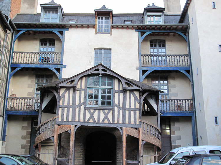 Escalier de la cour