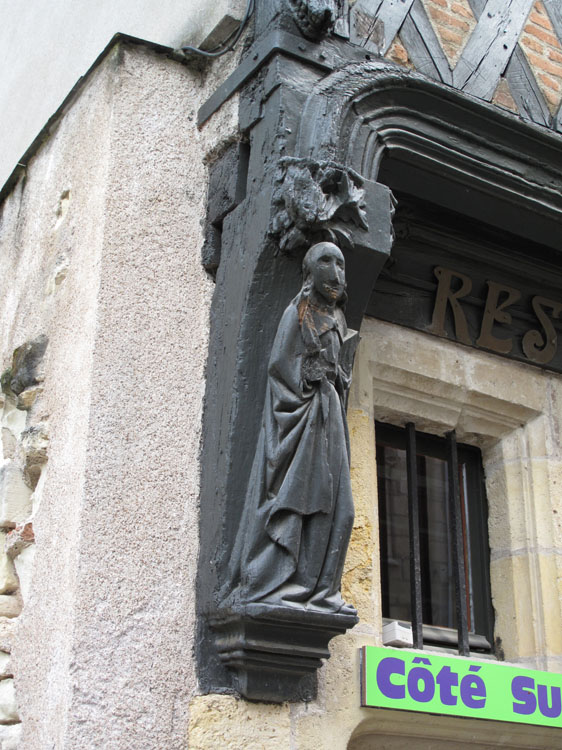 Console ornée d'une statue en bois : saint Paul