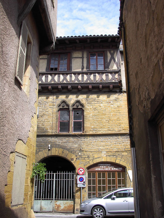 Façade sur rue, pan de bois partiel